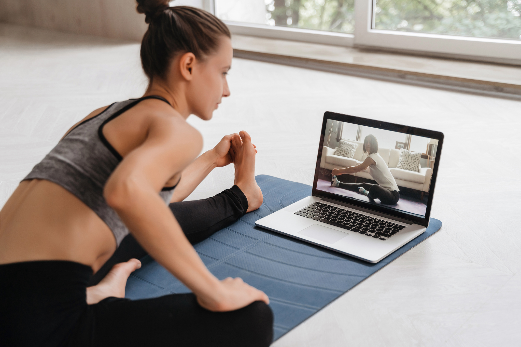 Yoga online: Üben mit hohem Komfort